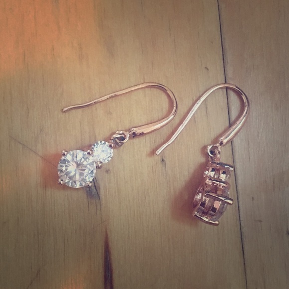 Rose gold earrings! - Picture 1 of 6